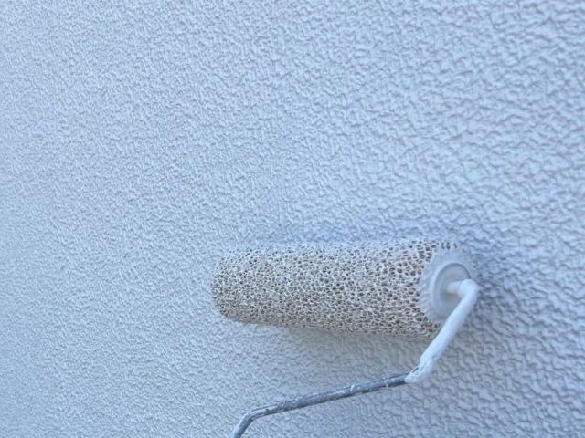加古川市の塗装工事における外壁下塗り